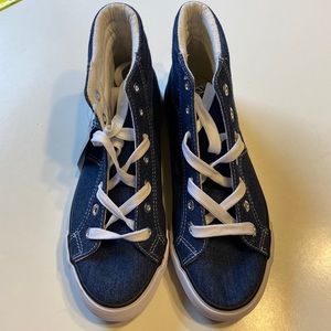 NWT Women’s Blue High Top Sneakers by Epic Step. Size 9